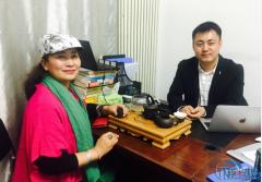 央視記者編導(dǎo)何紅到巨推公司參觀，董事長(zhǎng)柴瀟熱情接見會(huì)談
